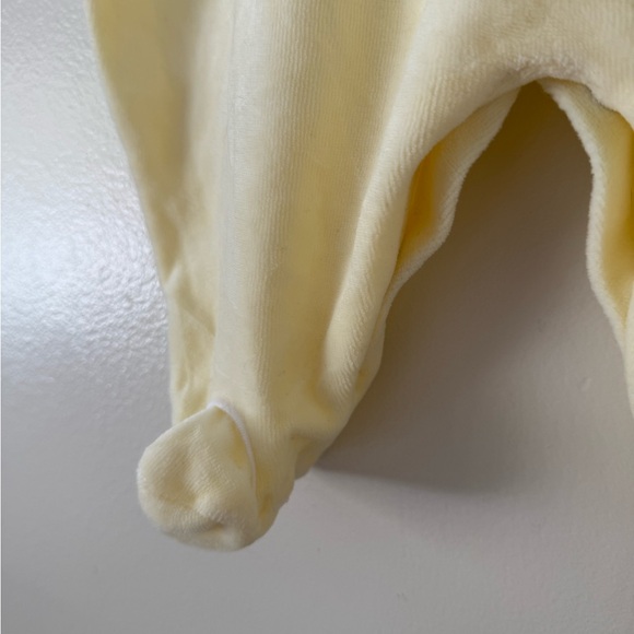 Vintage 90s Baby One-Piece Velour Romper Pastel Yellow Embroidered Animals 6 Mos - Picture 6 of 15